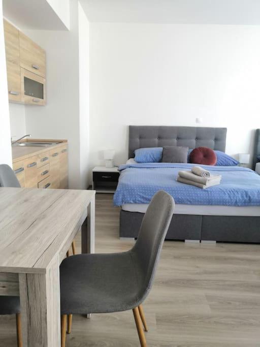 Апартаменти Apartman Praha Екстер'єр фото