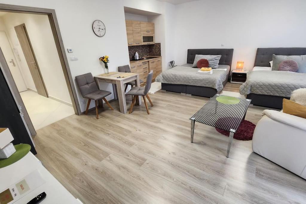 Апартаменти Apartman Praha Екстер'єр фото