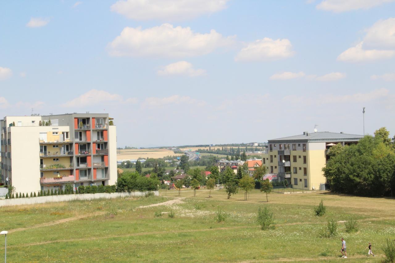 Апартаменти Apartman Praha Екстер'єр фото